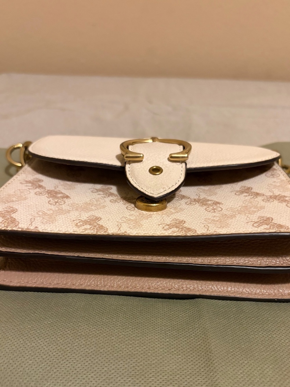 Coach Bag Cream Leather and Canvas Shoulder Bag with Gold Chain - Picture 5 of 5